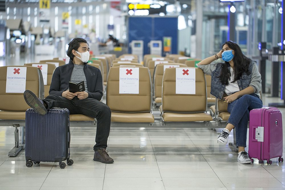 Backpacker travelers Asian women wearing masks covid 19 disease